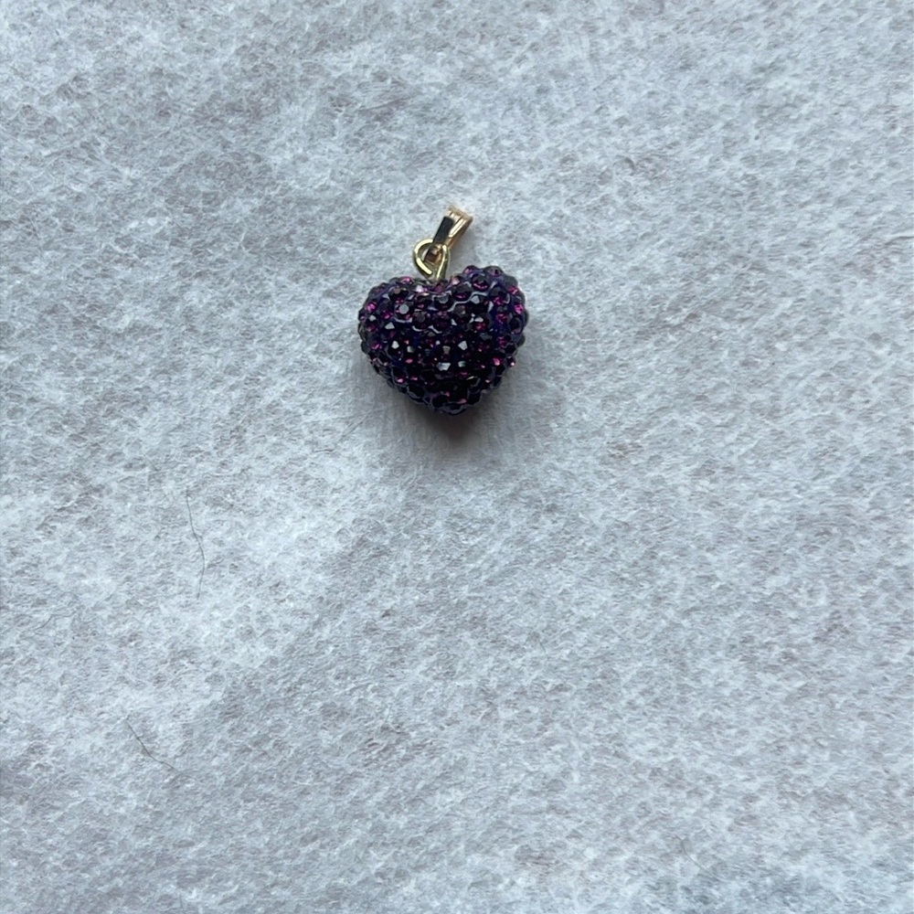 Elegant Heart-Shaped Pendant - Picture 10 of 10